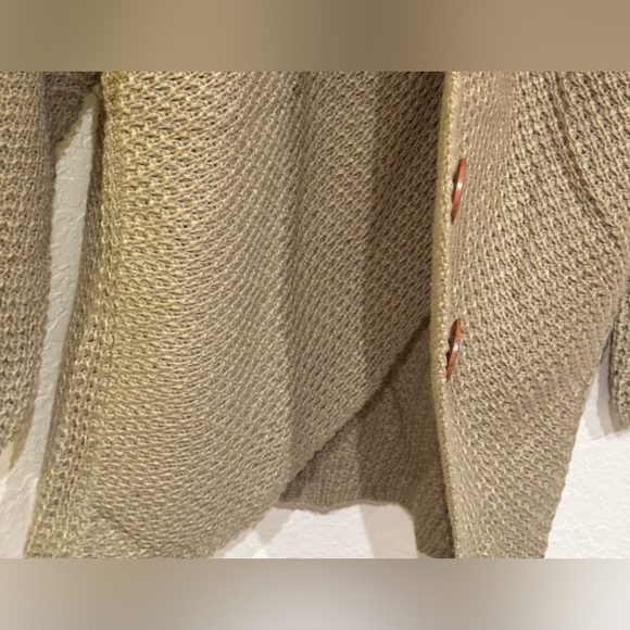 NEW Grecerelle Womens Asymmetric Chunky Button Detail Pullover Sweater Size L - Picture 11 of 14